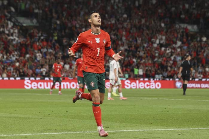 El portugués Cristiano Ronaldo celebra un gol durante el ante Hungría.