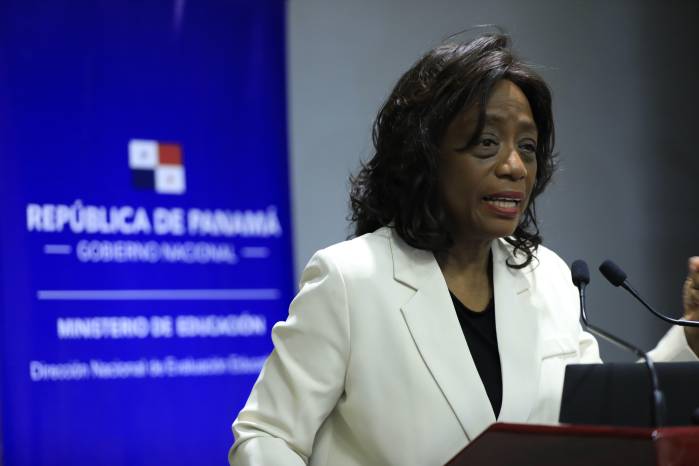 La ministra de Educación, Lucy Molinar