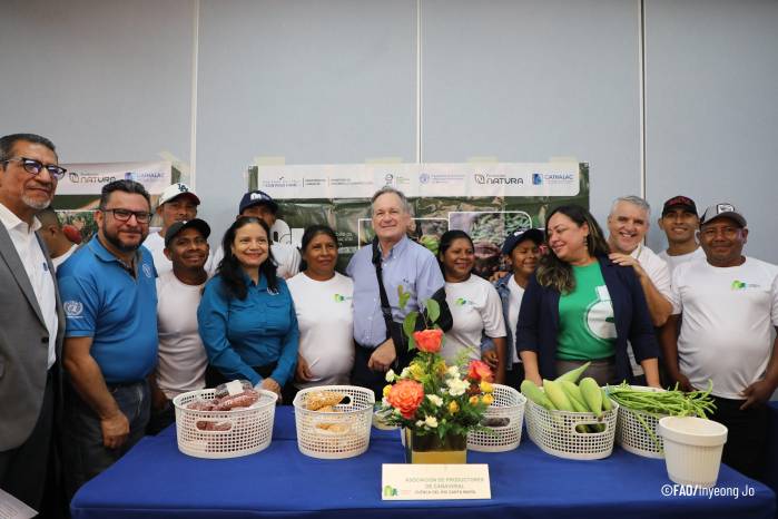 Con el Ministerio de Ambiente, la FAO ha fortalecido el trabajo conjunto para impulsar acciones concretas frente al cambio climático y la conservación de los recursos naturales.