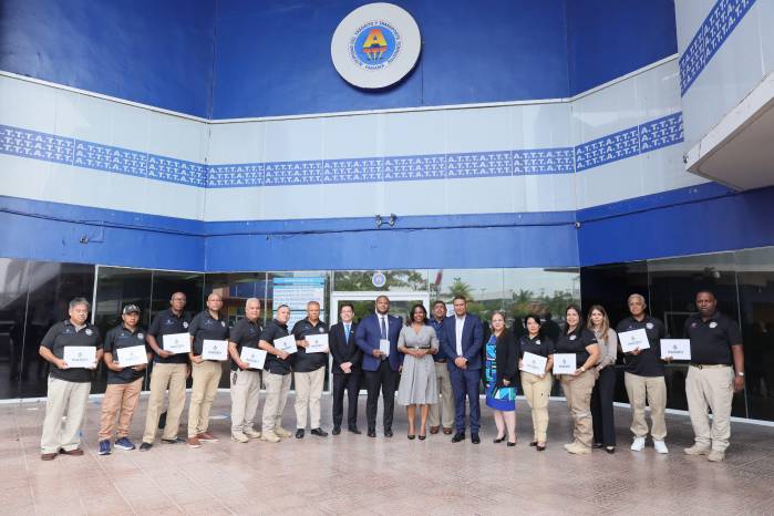 Instructores de manejo en Panamá reciben formación para mejorar seguridad vial.
