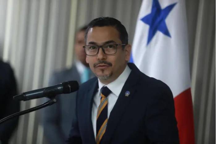 Indicó que las pesquisas no se limitan al presunto fraude con créditos fiscales, sino que también buscan determinar posibles responsabilidades por delincuencia organizada, blanqueo de capitales y falsificación de documentos.