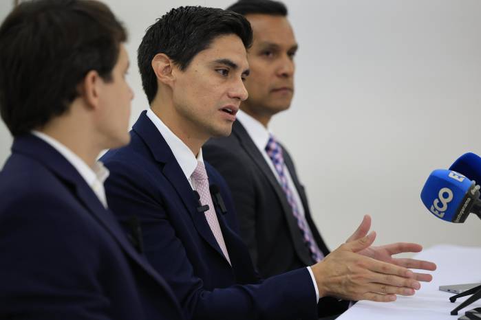 El vicepresidente y analista senior de Moody’s, Renzo Merino, habla en una rueda de prensa este martes, en Ciudad de Panamá (Panamá).