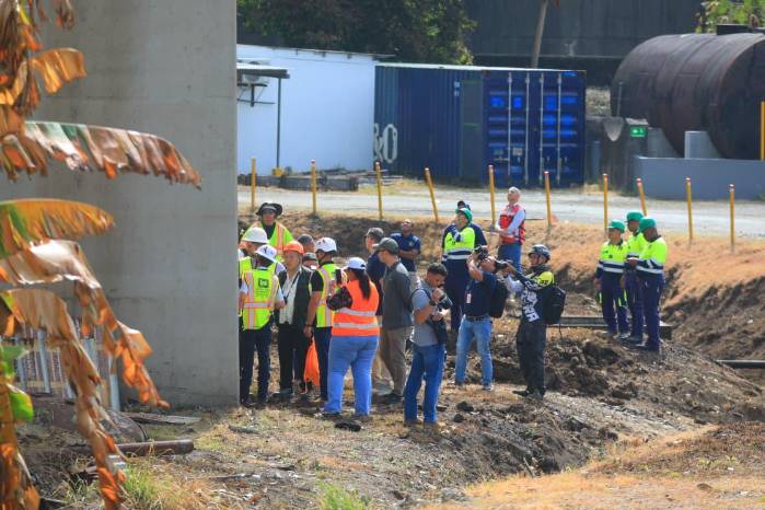 En el sitio se ha observado el ingreso constante de ingenieros y personal técnico.