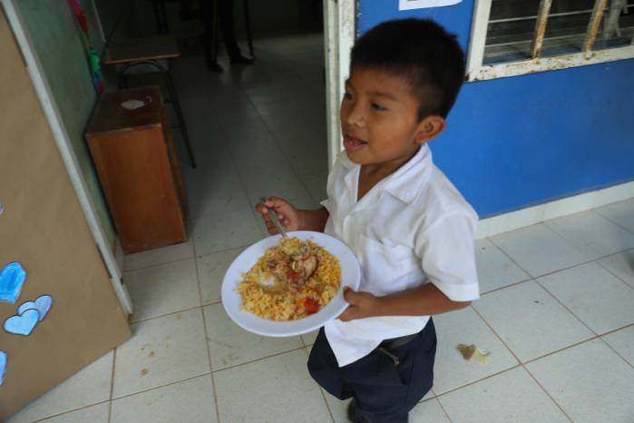 La licitación impactará a casi 284 mil estudiantes en las 22 regiones educativas de Panamá.