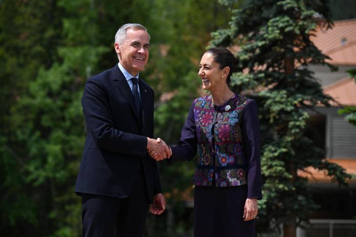 El primer ministro de Canadá, Mark Carney (i), y la presidenta de México, Claudia Sheinbaum.