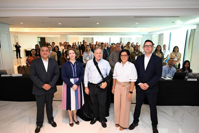 Delegaciones de varios países de la región participan del taller internacional contra la pesca ilegal.