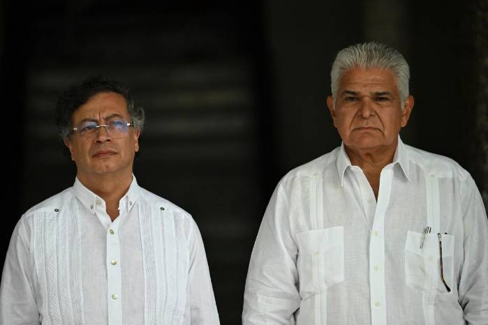 Presidente de Panamá, Jose Raul Mulino (D) junto a el presidente colombiano, Gustavo Petro (I), durante su reciente visita a Panamá.