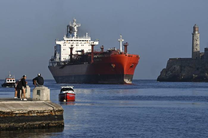 Un tanquero con bandera rusa, el Anatoly Kolodkin, cargó más de 700,000 barriles de petróleo.