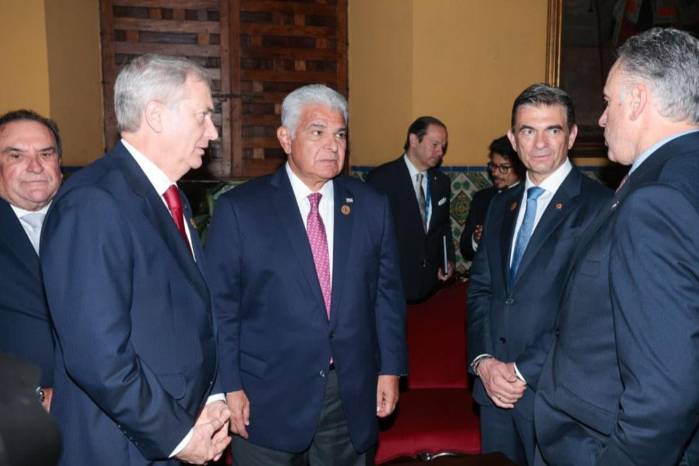Durante la reunión, los tres mandatarios intercambiaron opiniones sobre la situación regional y el contexto geopolítico en América Latina.