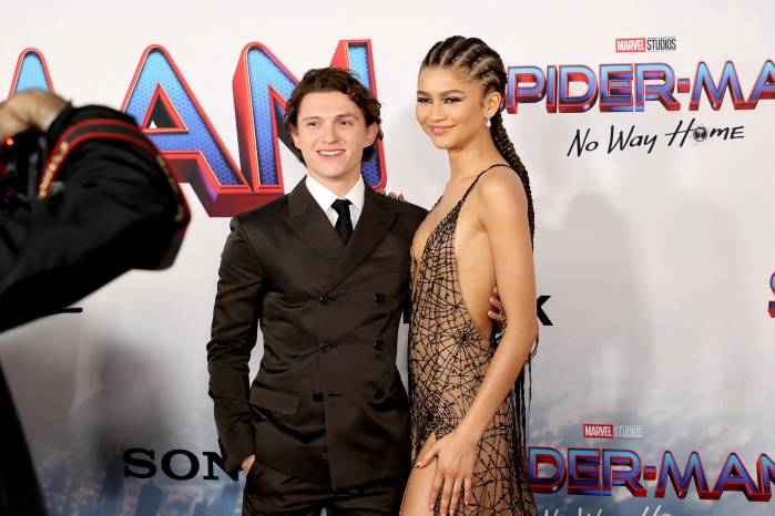 Zendaya y Tom Holland se conocieron durante el rodaje de “Spider-Man” en 2016 y confirmaron su relación públicamente en 2021.