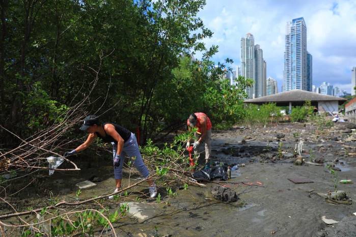 Limpieza en Boca La Caja celebra el Mes de la Tierra
