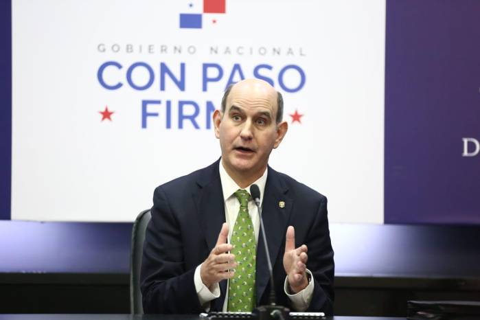 El ministro de Economía y Finanzas, Felipe Chapman.