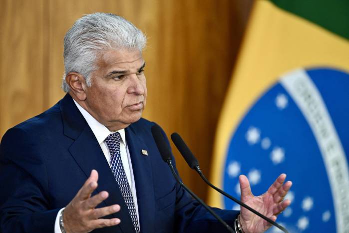 Mulino firma acuerdo para que Chiquita reanude sus operaciones en Panamá