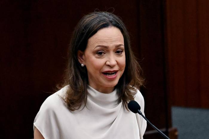 ‘Yo voy a regresar muy pronto a mi país y espero que desde allá podamos contar con las voces de todos ustedes elevando con más fuerza que nunca la urgencia de un proceso electoral’, dijo Machado.