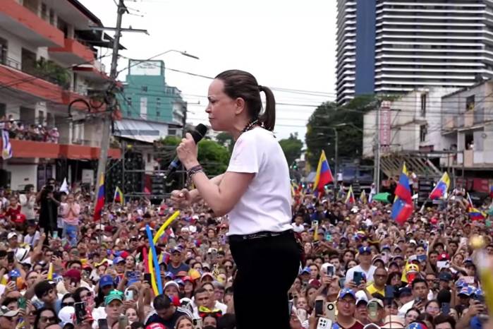 Machado se encuentra en la ciudad de Panamá, desde donde ha insistido recientemente en que su regreso a Venezuela.