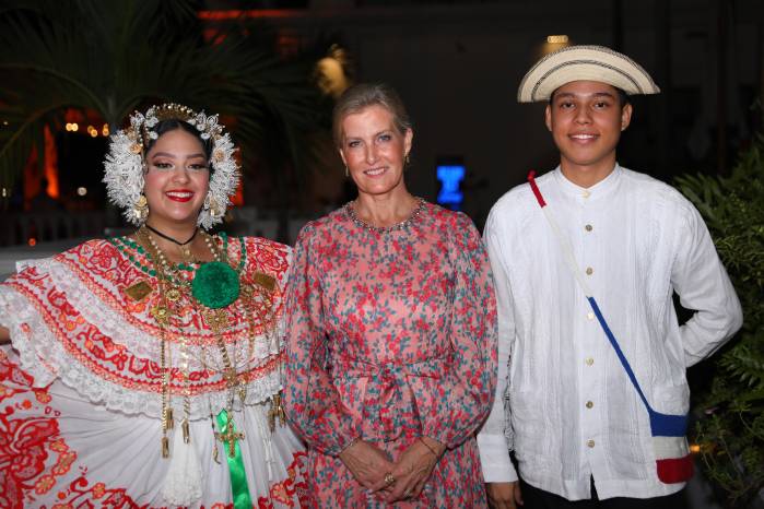 Esta gira se extenderá por 10 días, en los que ya visitó Perú y Panamá.