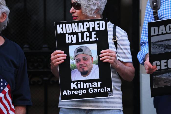 A su vez, Stephen Miller, uno de los principales asesores del líder republicano, consideró en X que Ábrego García fue deportado ‘correctamente’.
