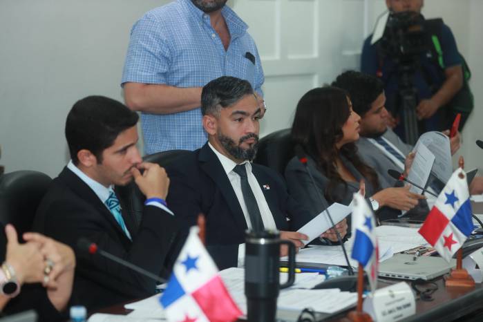 Los fondos trasladados al Ministerio de Seguridad Pública proceden del programa de construcción del Meduca. Los diputados pidieron identificar los proyectos educativos vinculados a la partida.
