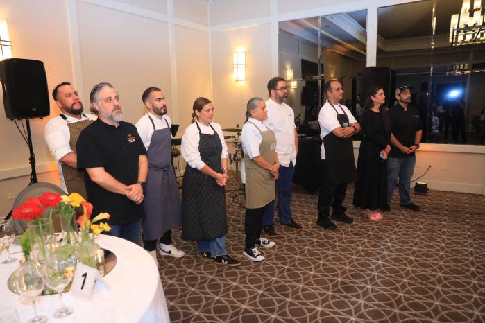 Un equipo de destacados chefs prepararon la cena con insumos rescatados.
