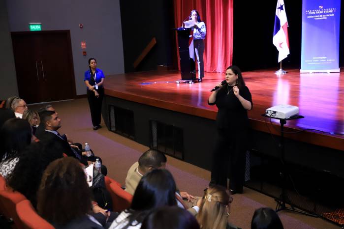 La directora de Estrategia Financiera y Fiscal Internacional, del Ministerio de Economía y Finanzas (MEF), Isabel Vecchio.