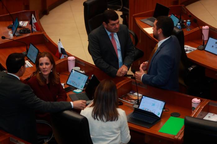 La diputada de Vamos, Janine Prado, cuestionó el crecimiento de la planilla de la Asamblea Nacional, que, según cifras de la Contraloría citadas por la legisladora, registra 8,308 funcionarios.