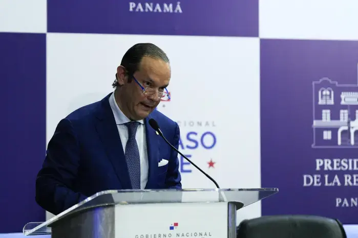 “A nadie le puede gustar esta solución, pero es el resultado de no haber permitido salidas dialogadas, salidas pacíficas, salidas consensuadas y muestras de que existían”, expresó.