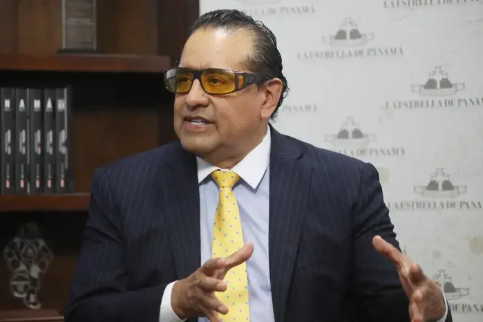 Ernesto Bazán, analista de riesgo, economista