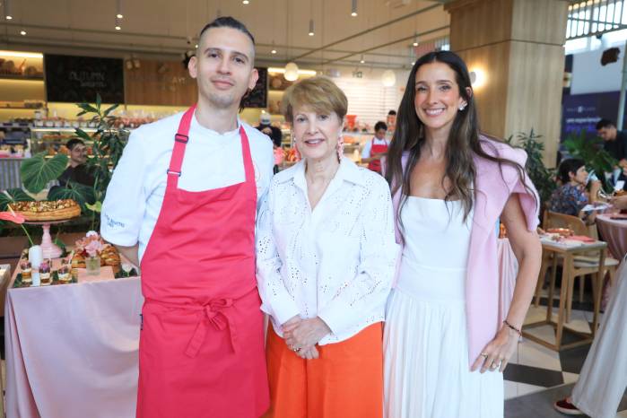 Cuquita Arias de Calvo participó activamente en el diseño de las tres propuestas, buscando que cada postre reflejara la identidad panameña desde una lectura contemporánea.
