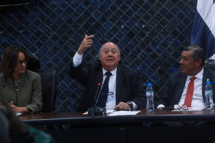 Carlos “Tito” Afú, diputado de Cambio Democrático durante la instalación de la Comisión de Población, Ambiente y Desarrollo el pasado 6 de agosto en la Asamblea Nacional.