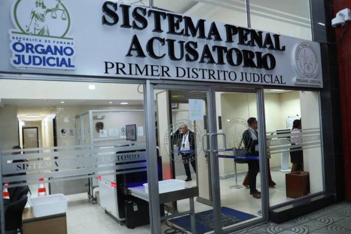 Además de las ocho detenciones provisionales, el tribunal impuso arresto domiciliario a un ciudadano.