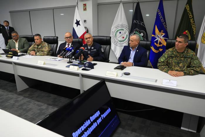 En la conferencia de prensa participaron el viceministro de Seguridad Pública, Luis Felipe Icaza, el inspector del Servicio Aeronaval, comisionado Roberto Armijo y el subdirector de la Policía Nacional, Jorge Domínguez.