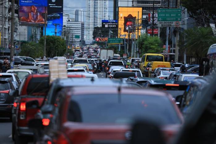 Congestionamiento vial en Calle 50.