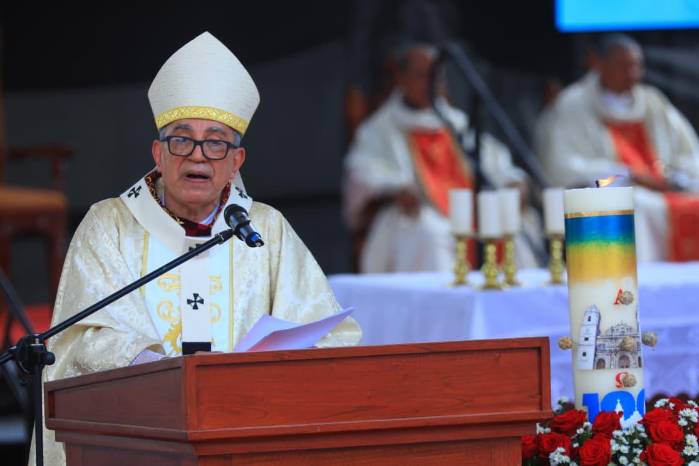 El monseñor José Domingo Ulloa.