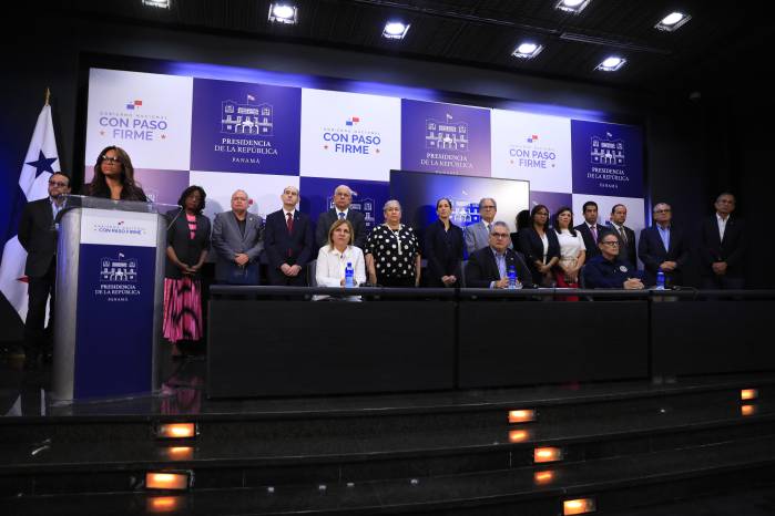 El anuncio fue hecho con la presencia de los miembros del Gabinete durante una conferencia en Presidencia.