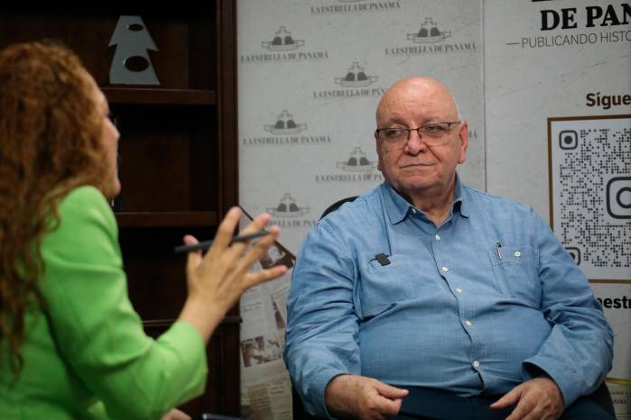 Mary Triny Zea entrevista a Oswaldo Fernández en los estudios de La Estrella de Panamá.