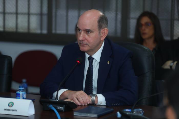 El ministro del MEF, Felipe Chapman.