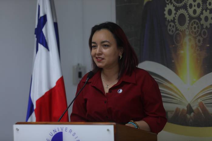Representantes de la ISAE Universidad durante la apertura del foro.