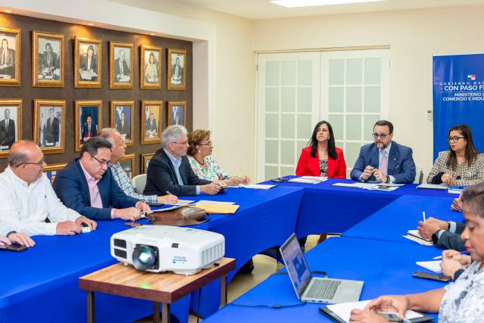 En la reunión Julio Moltó, ministro de Comercio e Industrias (c) escucho de los empresarios su preocupación por la necesidad de fortalecer los reglamentos técnicos, mejorar las medidas de defensa comercial, asegurar condiciones sanitarias adecuadas y eliminar barreras técnicas que dificultan el acceso al mercado estadounidense.