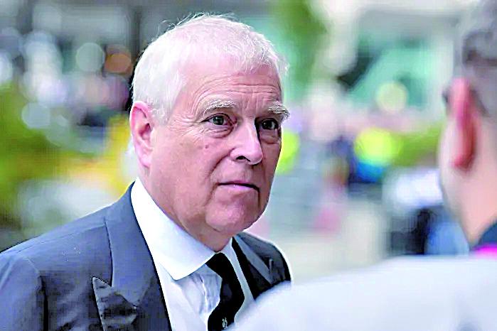 El hijo de la reina Isabel II pasará a ser identificado únicamente como Andrés Mountbatten Windsor.