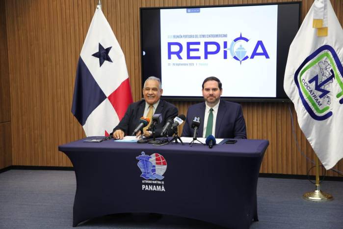 EI director ejecutivo de la Comisión Centroamericana de Transporte Marítimo, Otto Noack, y Volney Guinard, secretario general de la Autoridad Marítima de Panamá, en coferencia, este miércoles 23 de julio.
