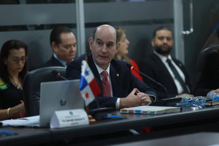 MEF sustenta presupuesto del Estado para 2026, estima deuda-PIB en 67%