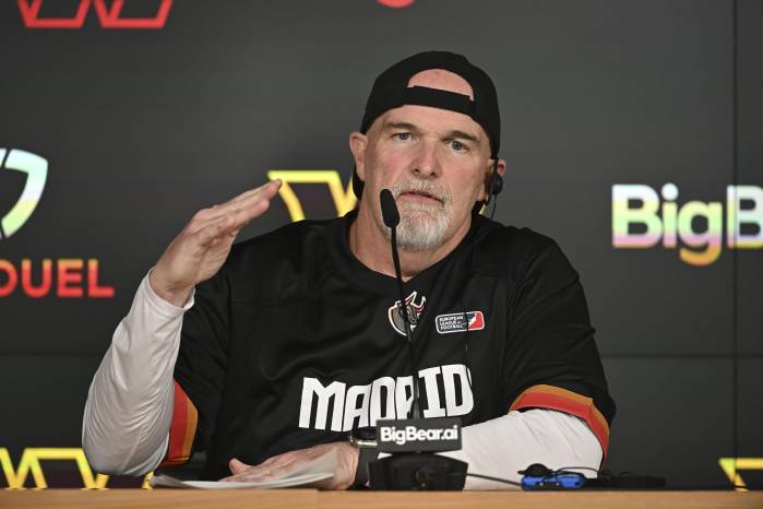 El entrenador principal de Washington Commanders, Dan Quinn.