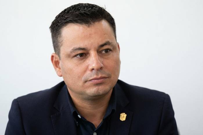 La salida de Jiménez se produjo después de su desacuerdo con la posición asumida por la bancada panameñista durante la discusión de la reforma de los circuitos electorales.