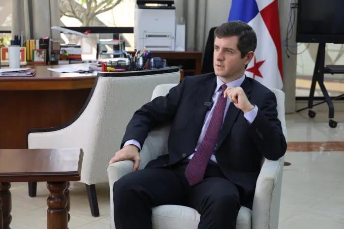 Hoyos resaltó la importancia de proyectar la seguridad marítima como política internacional.