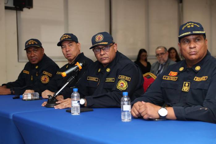 Víctor Álvarez, director nacional del Benemérito Cuerpo de Bomberos.