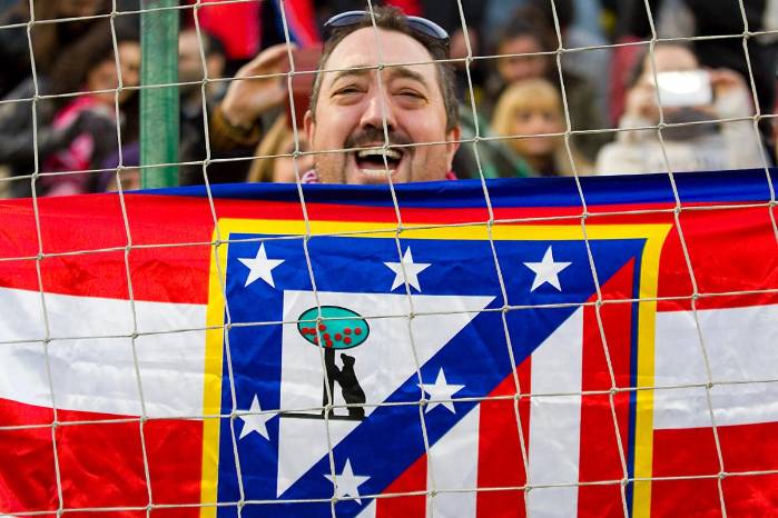 Con la ventaja numéricay anímica a su favor, los locales volcaron su ímpetu hacia el marco defendido por Thibaut Courtois