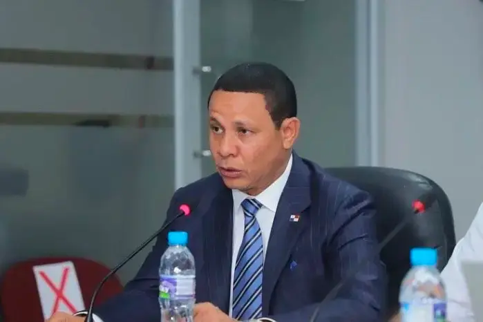 Uno de los episodios más llamativos de Brands ocurrió cuando el gobierno de Estados Unidos lo declaró inadmisible para ingresar a su territorio.