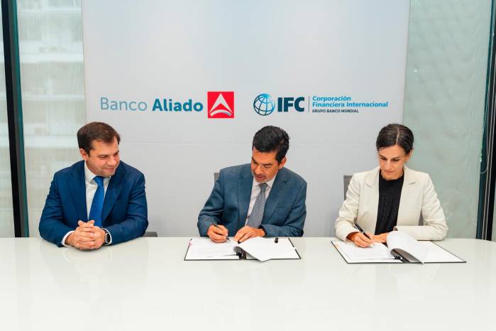 Banco Aliado se une a la red global de IFC para mitigar riesgos en transacciones de comercio exterior, consolidando su apoyo al sector empresarial de Panamá.