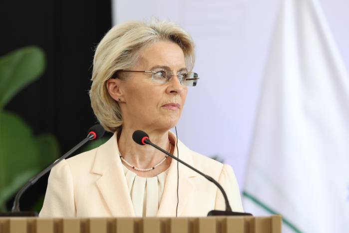 La presidenta de la Comisión Europea, Ursula von der Leyen defendió que la firma del acuerdo de libre comercio entre la Unión Europea (UE) y los países del Mercosur manda una señal contundente al mundo, al elegir el comercio justo frente a los aranceles y el aislamiento.