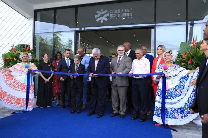 El presidente de la República, José Raúl Mulino, estuvo en la inauguración del salón.